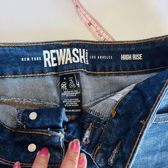 Rewash Junior Size 3 / 26 Fringe Hem High Rise Distressed Mom Short Shorts - Picture 2 of 5